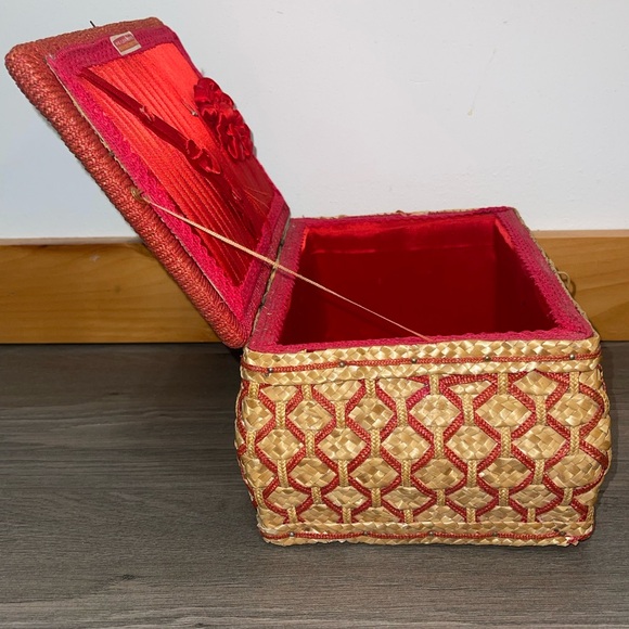 Vintage Wicker Sewing Box - Picture 6 of 13